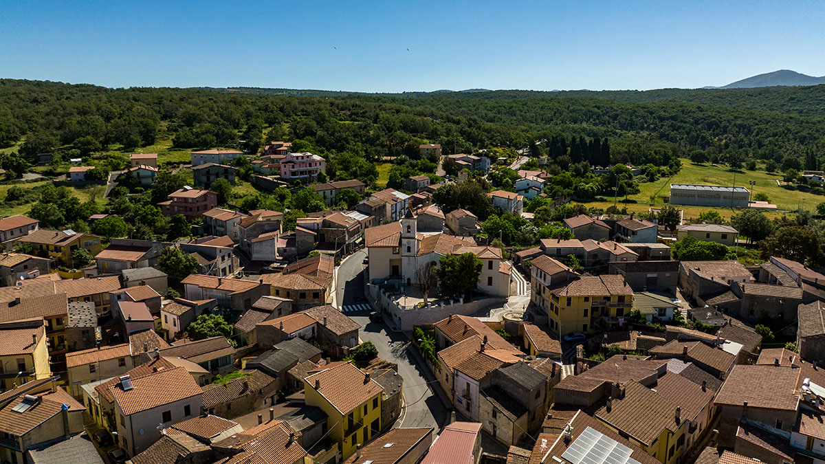 Austis, panoramica del paese 