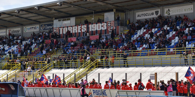 La tribuna dello stadio Vanni Sanna di Sassari