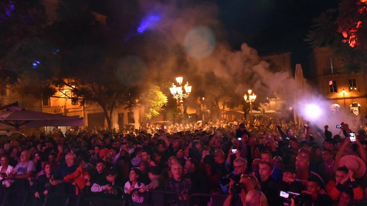 Presentazione della Torres Sassari, i tifosi in Piazza Tola. ? Alessandro Sanna