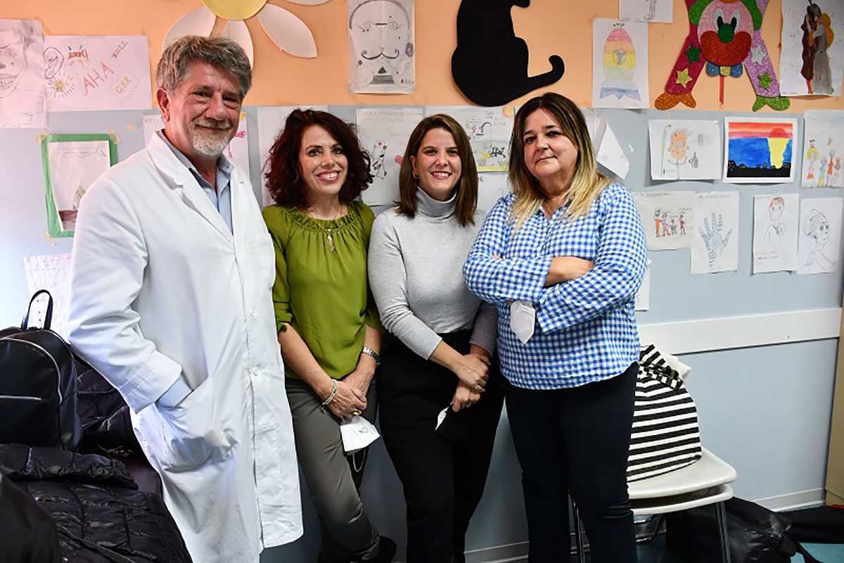 Nella foto da sinistra il professore Stefano Sotgiu, le professoresse Manca e Urgias e l'insegnante Satta