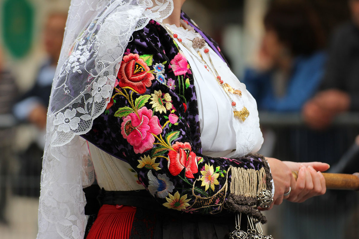 Abito tradizionale femminile di Siligo. 📷 Gianni Careddu