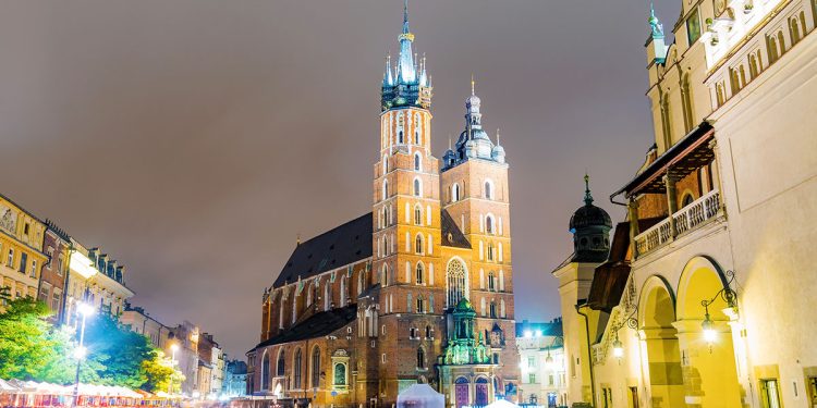 La basilica di Santa Maria (Kościół Mariacki) a Cracovia. 📷 AdobeStock | asiastock