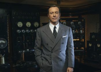 Stefano Accorsi nei panni di Guglielmo Marconi in “Marconi - L’uomo che ha connesso il mondo”