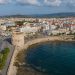 Veduta aerea del centro storico di Alghero. 📷 Depositphotos