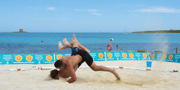 Una gara del 19° Torneo di Beach Wrestling “Sardinia”