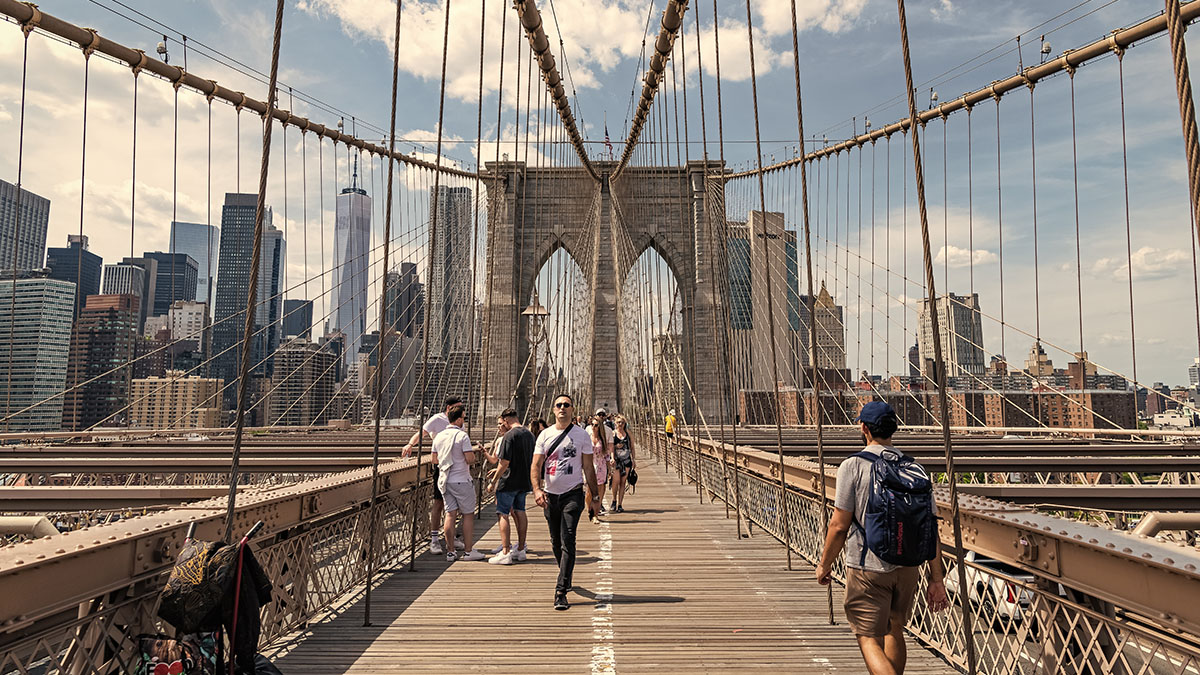 Il ponte di Brooklyn a New York. 📷 Depositphotos