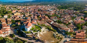 Veduta aerea di Arzachena. 📷 Depositphotos