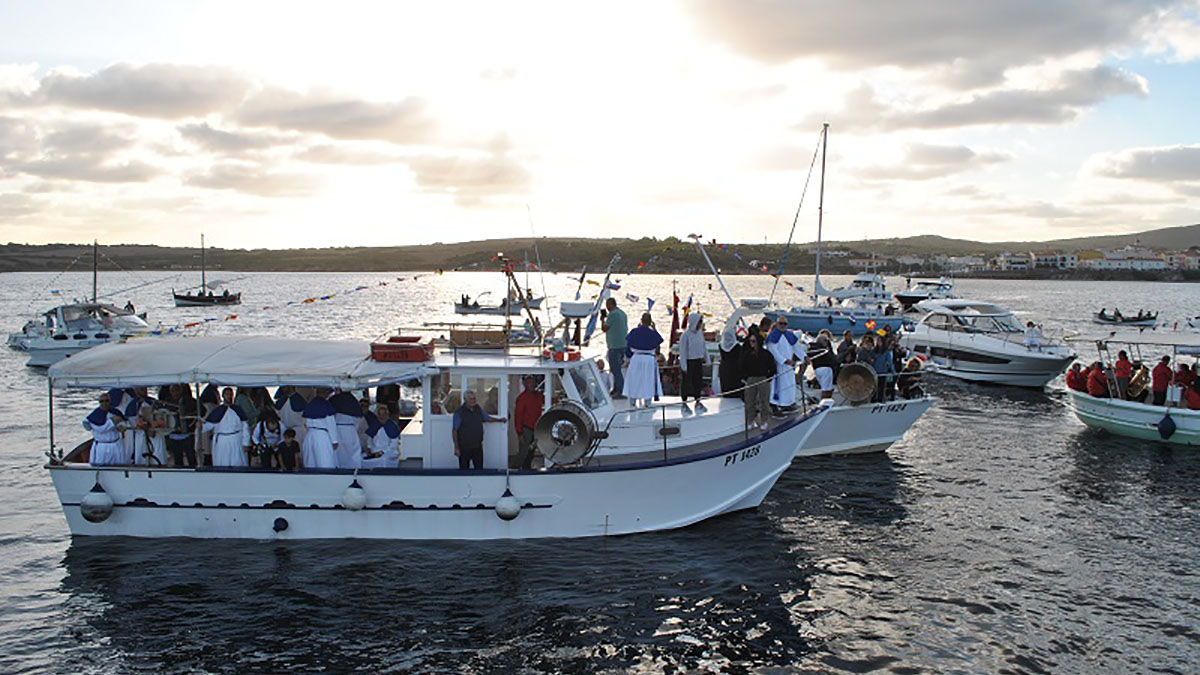 Un momento della processione a mare di Stintino