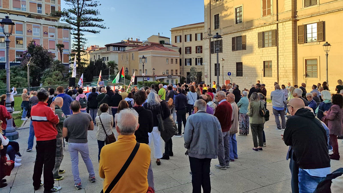 "Una penna al vento" flashmob Pratobello 24 a Sassari