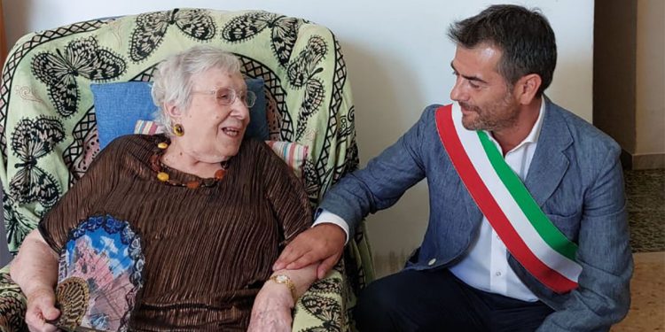 Il sindaco di Cagliari, Massimo Zedda, con la signora Maria Ulgheri